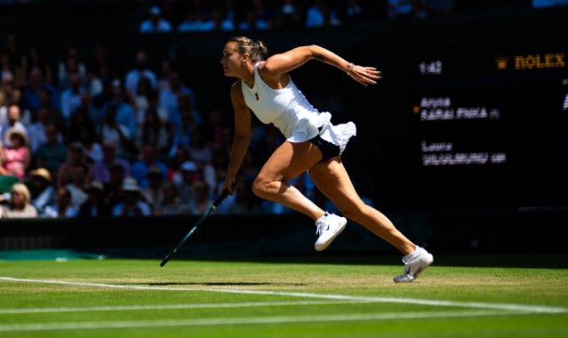 温网女单1/4决赛：萨巴伦卡2-1逆转西格蒙德，惊险晋级四强