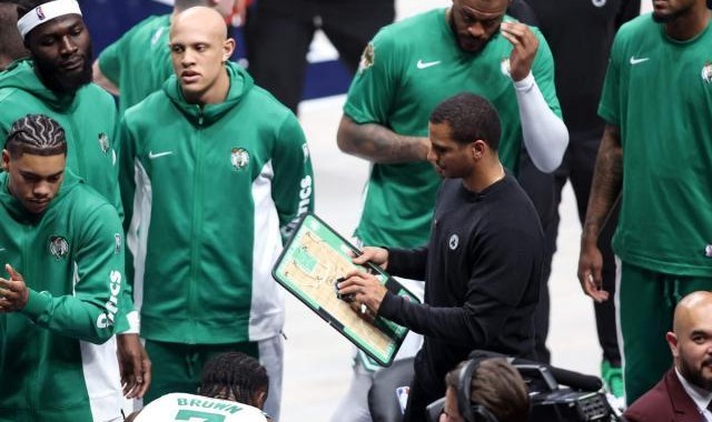 九游体育网页-38分惨败证明绿军有麻烦了？过往历史看衰独行侠