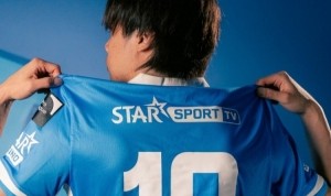 官方：32岁日本国脚伊东纯也重返亨克效力，身披10号球衣