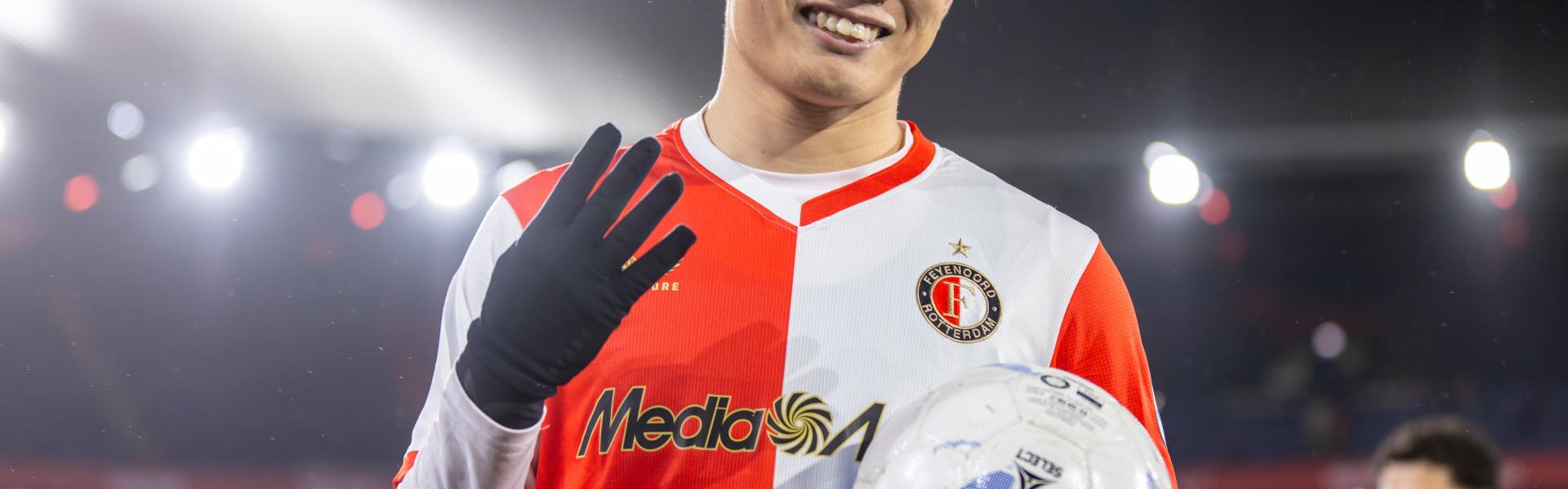 荷甲日本德比费耶诺德1-1奈梅亨 上田绮世24球刷新单赛季进球纪录