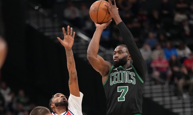 九游体育下载app-场均29.6分6.3板4.9助！率队东部第三的杰伦·布朗仅排东部第六